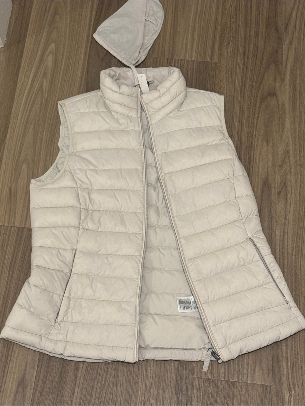 Amazon Essentials Women's Lightweight Water-Resistant Packable Puffer Vest